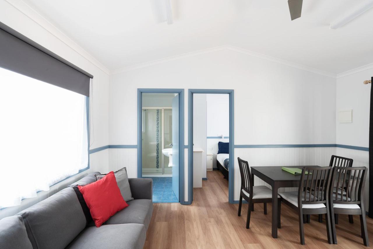 Crestview Tourist Park Hotel Кеанбеан Екстериор снимка
