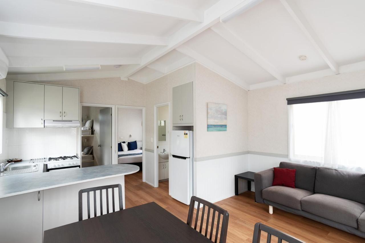 Crestview Tourist Park Hotel Кеанбеан Екстериор снимка