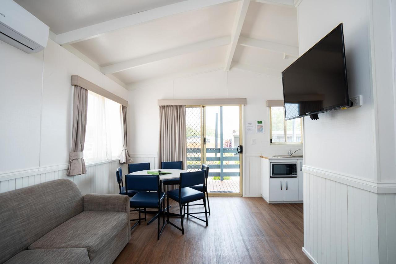 Crestview Tourist Park Hotel Кеанбеан Екстериор снимка
